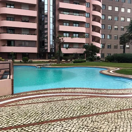 Pool And Parking In A Private Condominium - Gardens_hosting 公寓 Lisboa